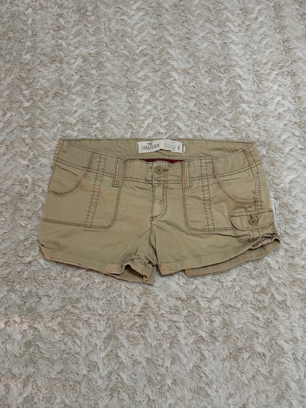 Vintage Hollister tan cargo shorts with maroon details